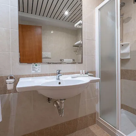 Relax 4* Syracuse