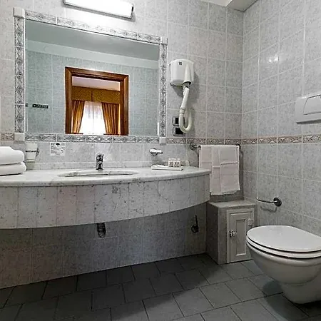 Relax 4* Syracuse