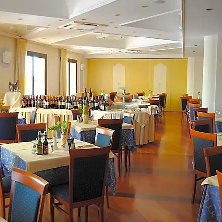 Relax Hotel 4*