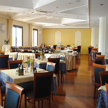 Relax Hotel 4*